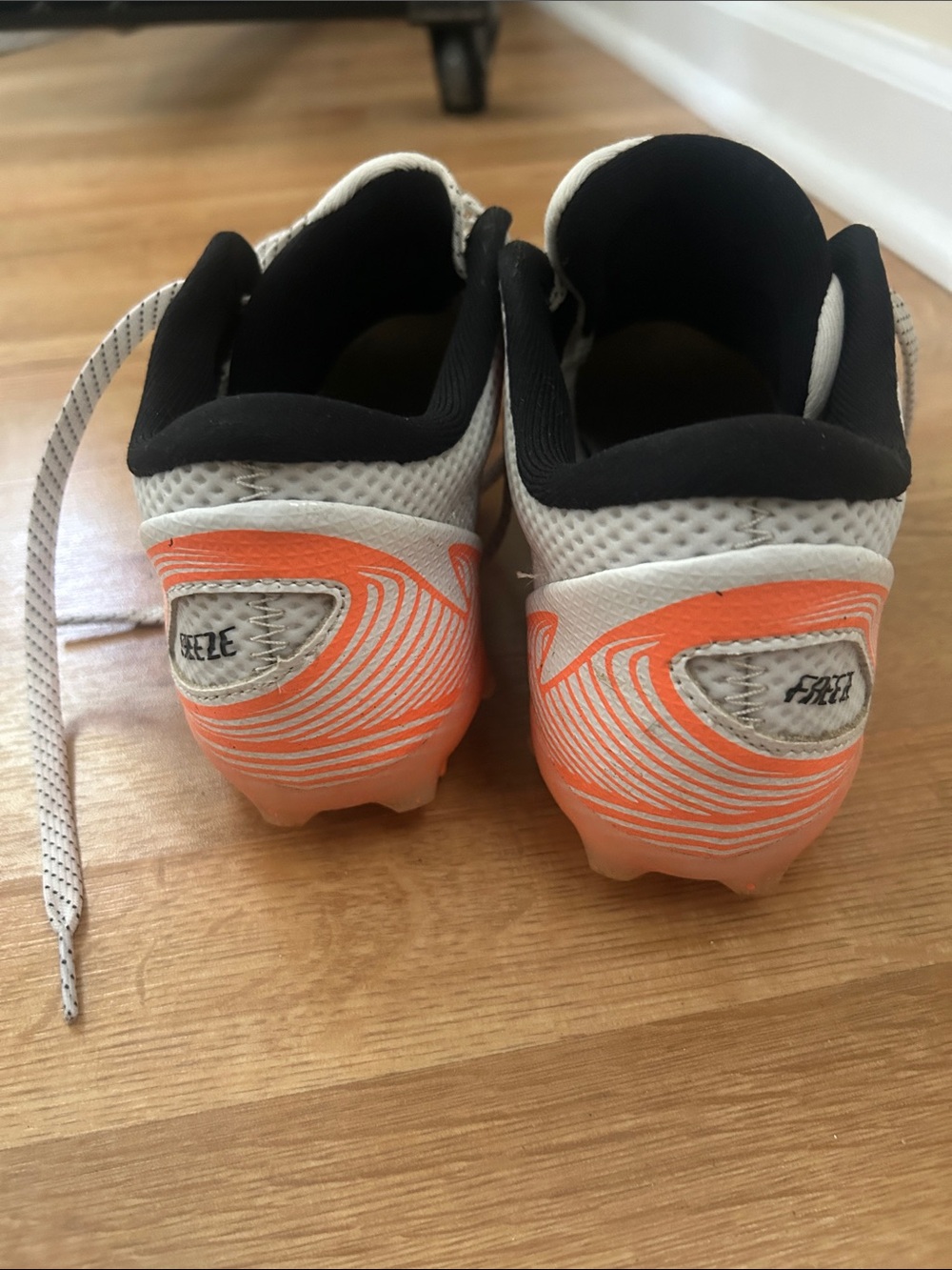 New Balance Men’s Lacrosse Cleats - Picture 3 of 5